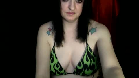 Snapshot of goth_kitten_uwu chatting on December 31, 2024, 2:29 am Kitten online show from December 31, 2024, 2:29 am