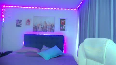 goth_minerva online show from May 8, 2026, 1:49 pm