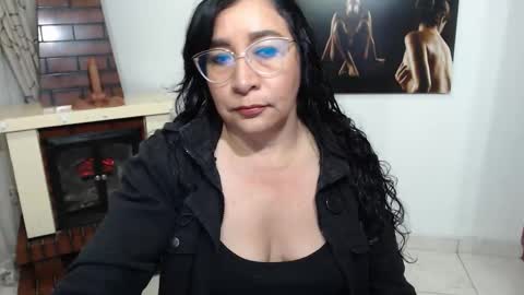Snapshot of grace_mature_milf chatting on October 18, 2025, 10:27 am grace_mature_milf online show from October 18, 2025, 10:27 am