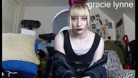 gracielynne1989 online show from May 11, 2026, 8:28 pm