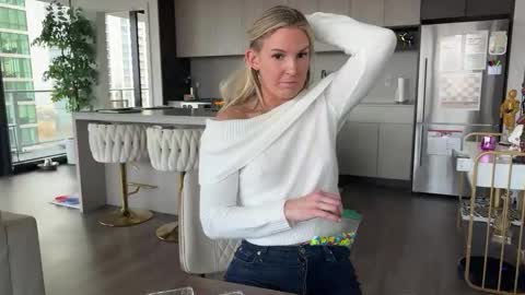 Gracie Mae online show from November 22, 2025, 8:19 pm