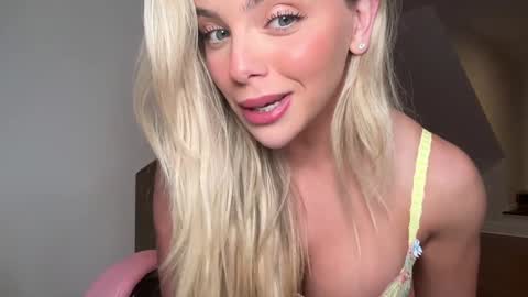 Snapshot of gracieparker chatting on October 12, 2025, 2:54 am Gracie online show from October 12, 2025, 2:54 am