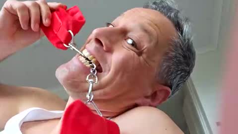 Snapshot of grattitude chatting on December 18, 2025, 8:42 am grattitude online show from December 18, 2025, 8:42 am