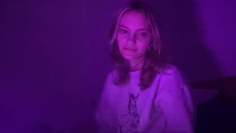 mila 3 online show from December 28, 2024, 6:39 am