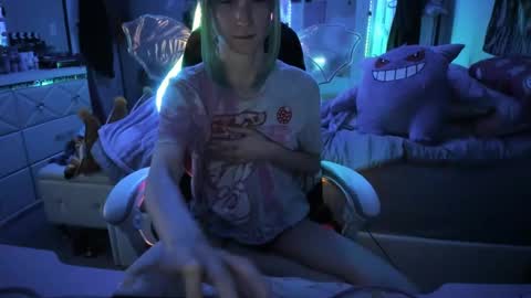 Snapshot of greeneyedlovexo chatting on September 21, 2025, 5:20 am GreenEyedLovexo online show from September 21, 2025, 5:20 am