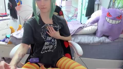 Snapshot of greeneyedlovexo chatting on October 3, 2025, 6:38 pm GreenEyedLovexo online show from October 3, 2025, 6:38 pm