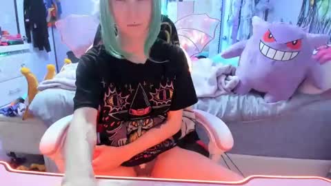 Snapshot of greeneyedlovexo chatting on October 7, 2025, 11:35 pm GreenEyedLovexo online show from October 7, 2025, 11:35 pm