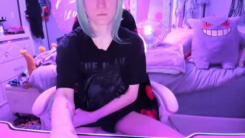 Snapshot of greeneyedlovexo chatting on October 10, 2025, 1:10 pm GreenEyedLovexo online show from October 10, 2025, 1:10 pm