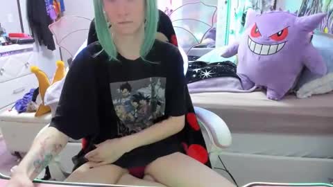 GreenEyedLovexo online show from November 19, 2025, 6:19 pm