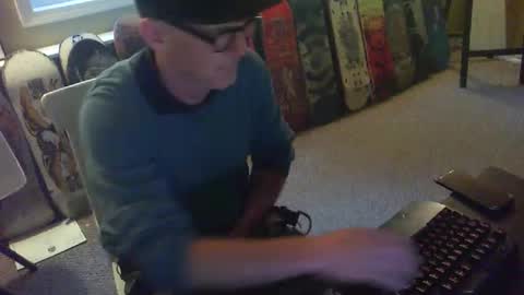 Snapshot of greenrooster1 chatting on October 16, 2025, 12:44 am greenrooster1 online show from October 16, 2025, 12:44 am