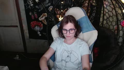 Snapshot of greenwitch9 chatting on April 8, 2026, 11:54 am Lina online show from April 8, 2026, 11:54 am