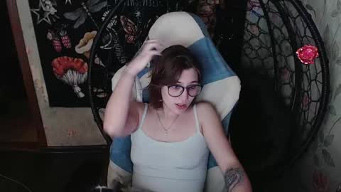 Snapshot of greenwitch9 chatting on May 4, 2026, 12:45 pm Lina online show from May 4, 2026, 12:45 pm