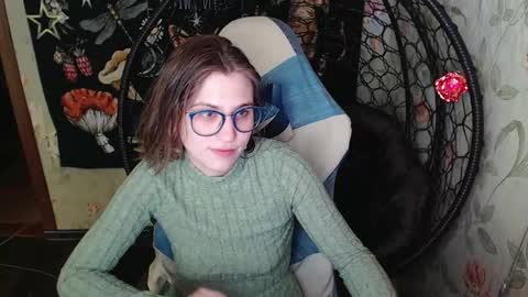 Snapshot of greenwitch9 chatting on May 5, 2026, 11:51 am Lina online show from May 5, 2026, 11:51 am