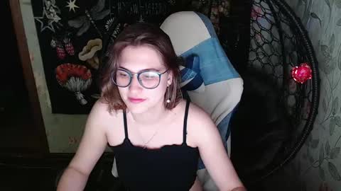 Snapshot of greenwitch9 chatting on May 14, 2026, 12:34 pm Lina online show from May 14, 2026, 12:34 pm