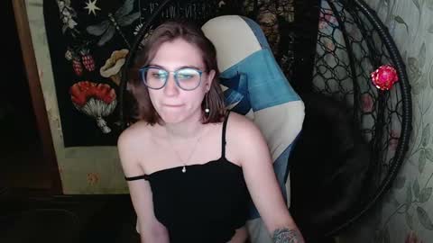 Snapshot of greenwitch9 chatting on May 17, 2026, 11:17 am Lina online show from May 17, 2026, 11:17 am