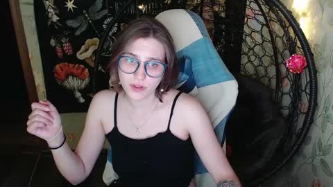 Snapshot of greenwitch9 chatting on May 18, 2026, 6:25 pm Lina online show from May 18, 2026, 6:25 pm