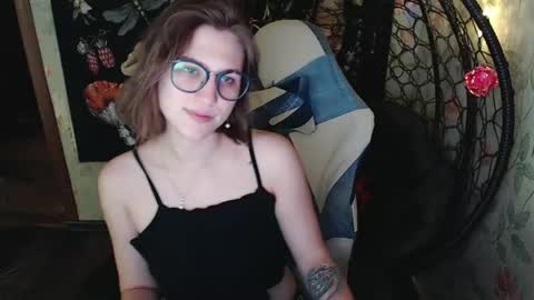 Snapshot of greenwitch9 chatting on May 20, 2026, 9:37 am Lina online show from May 20, 2026, 9:37 am