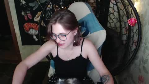 Snapshot of greenwitch9 chatting on May 21, 2026, 11:50 am Lina online show from May 21, 2026, 11:50 am