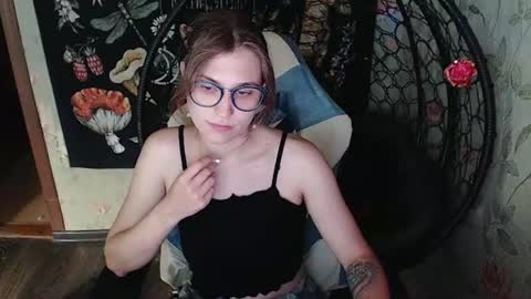Snapshot of greenwitch9 chatting on July 7, 2026, 10:52 am Lina online show from July 7, 2026, 10:52 am