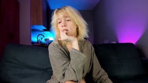 Snapshot of gregory_byyrd chatting on December 7, 2024, 7:10 pm Greg-independent model online show from December 7, 2024, 7:10 pm