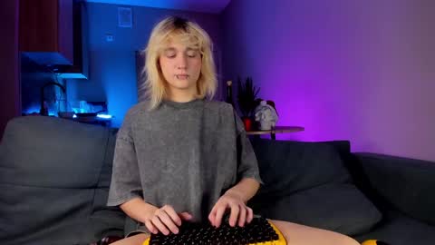 Snapshot of gregory_byyrd chatting on December 27, 2024, 11:21 pm Greg-independent model online show from December 27, 2024, 11:21 pm