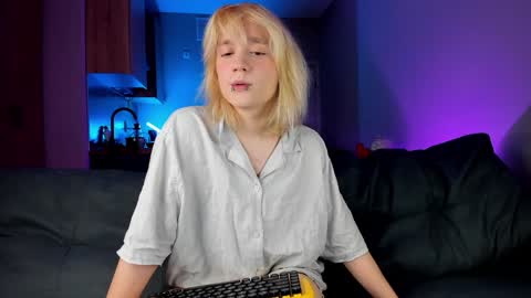 Snapshot of gregory_byyrd chatting on January 13, 2025, 6:49 pm Greg-independent model online show from January 13, 2025, 6:49 pm