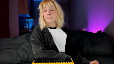 Snapshot of gregory_byyrd chatting on January 20, 2025, 8:29 pm Greg-independent model online show from January 20, 2025, 8:29 pm