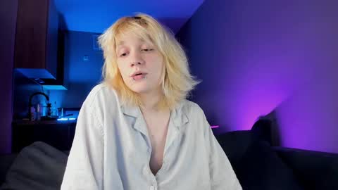 Snapshot of gregory_byyrd chatting on February 21, 2025, 11:21 pm Greg-independent model online show from February 21, 2025, 11:21 pm