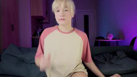 Snapshot of gregory_byyrd chatting on October 19, 2025, 8:42 pm Greg-independent model online show from October 19, 2025, 8:42 pm