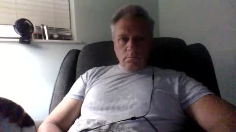 mmm hmmm online show from January 3, 2025, 2:32 am