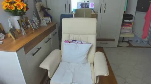 Snapshot of gretamilf chatting on June 21, 2026, 5:37 pm GretaMilf online show from June 21, 2026, 5:37 pm