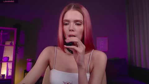 gretchen_mol online show from October 8, 2025, 7:39 am