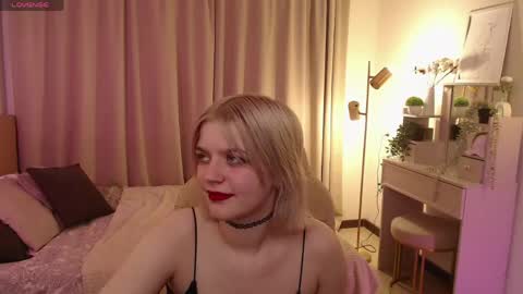 gretchen_mol online show from June 4, 2026, 7:36 am