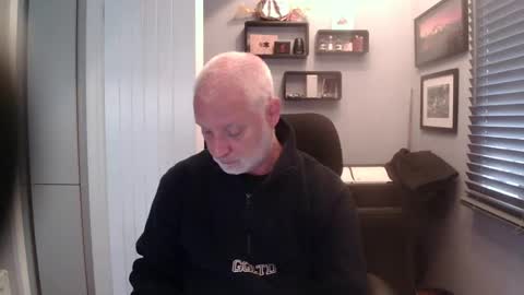 greyfox_6000 online show from May 6, 2026, 10:31 am