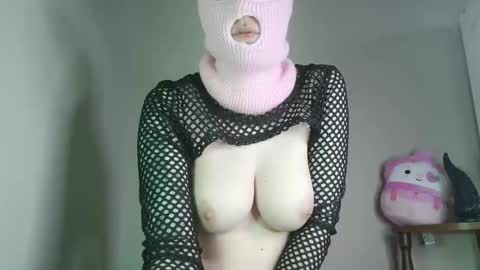 Snapshot of grippy_box chatting on November 3, 2025, 7:48 pm grippy_box online show from November 3, 2025, 7:48 pm