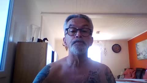 Snapshot of grybear60 chatting on April 9, 2026, 8:42 am Grybear online show from April 9, 2026, 8:42 am