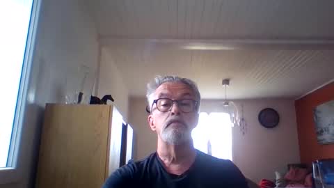Snapshot of grybear60 chatting on April 11, 2026, 1:37 pm Grybear online show from April 11, 2026, 1:37 pm