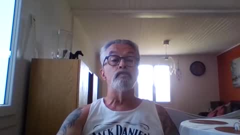 Snapshot of grybear60 chatting on April 21, 2026, 10:54 am Grybear online show from April 21, 2026, 10:54 am