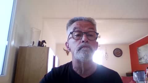 Snapshot of grybear60 chatting on May 11, 2026, 6:19 am Grybear online show from May 11, 2026, 6:19 am