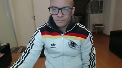 guachin_new online show from May 10, 2026, 6:35 pm