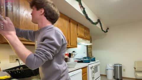 gucciboi4 online show from November 30, 2025, 5:06 pm