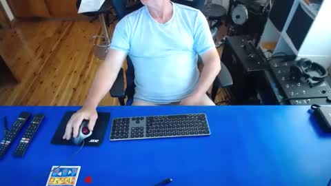 guesswhatigot2 online show from January 16, 2025, 2:09 am