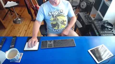 guesswhatigot2 online show from January 21, 2025, 8:08 am