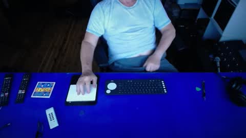 guesswhatigot2 online show from November 27, 2025, 8:27 am