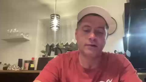 Snapshot of guil0 chatting on September 23, 2025, 1:41 am guil0 online show from September 23, 2025, 1:41 am