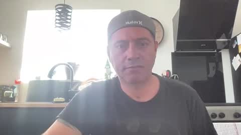 Snapshot of guil0 chatting on September 25, 2025, 4:54 pm guil0 online show from September 25, 2025, 4:54 pm