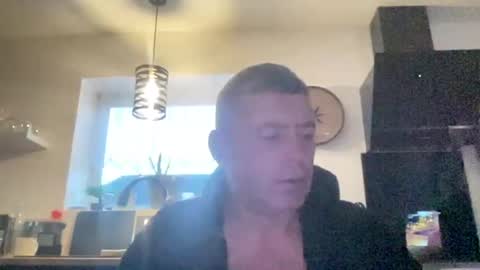 Snapshot of guil0 chatting on September 29, 2025, 9:36 am guil0 online show from September 29, 2025, 9:36 am