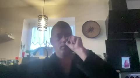 Snapshot of guil0 chatting on October 5, 2025, 9:40 am guil0 online show from October 5, 2025, 9:40 am