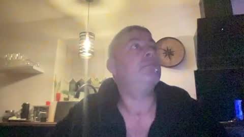 Snapshot of guil0 chatting on October 6, 2025, 7:50 am guil0 online show from October 6, 2025, 7:50 am