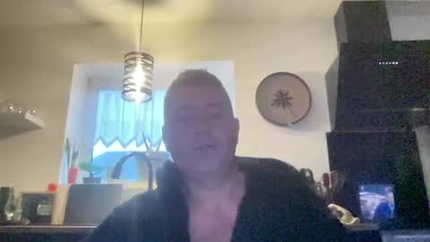 Snapshot of guil0 chatting on October 9, 2025, 10:24 am guil0 online show from October 9, 2025, 10:24 am